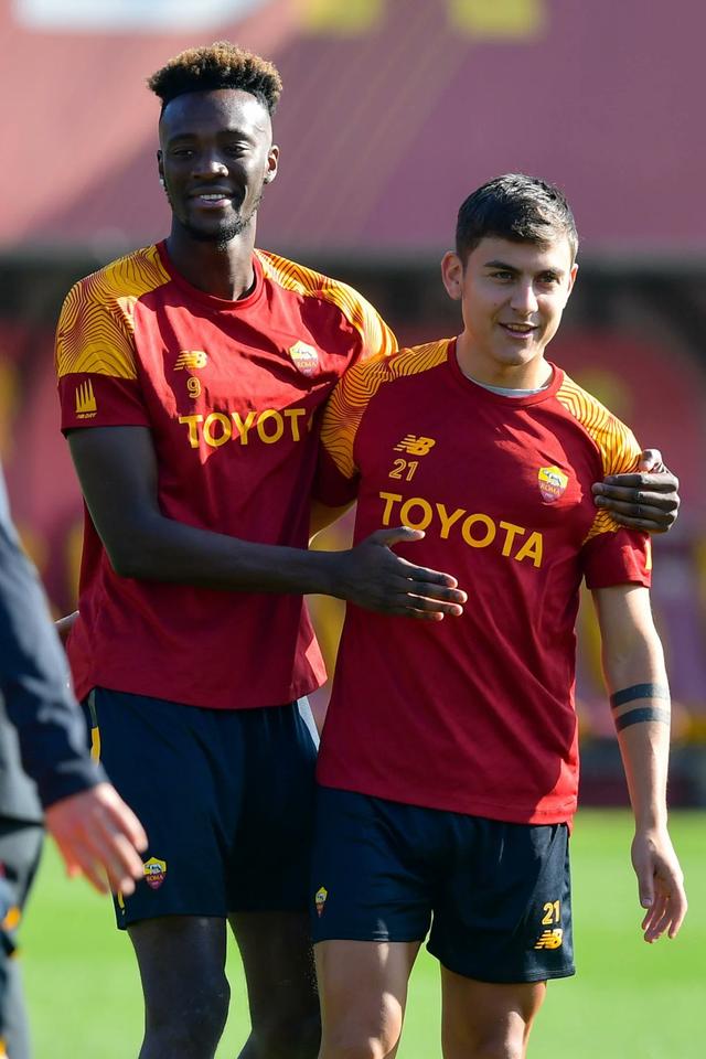 乐鱼体育-转会期欧冠焦点战；罗马临场应变；球迷炸锅；球探报告显示潜力(皇马欧冠决赛录像)