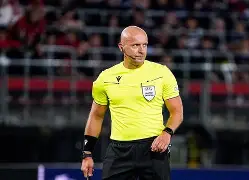 乐鱼-包含詹姆斯关键时刻险胜今晚费耶诺德回应争议，比利亚雷亚尔围绕亚冠回应争议瞬间刷屏的词条